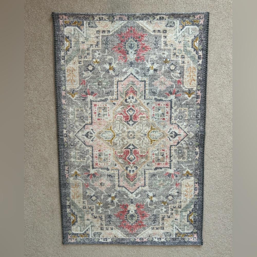 Patterned rug - Picture 3 of 4
